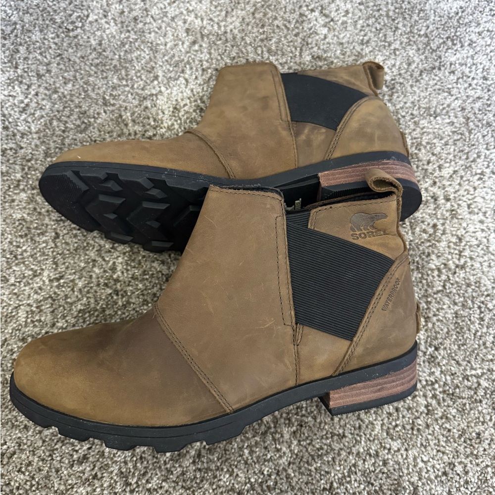 Sorel Tan Ankle Boots with Black Panels